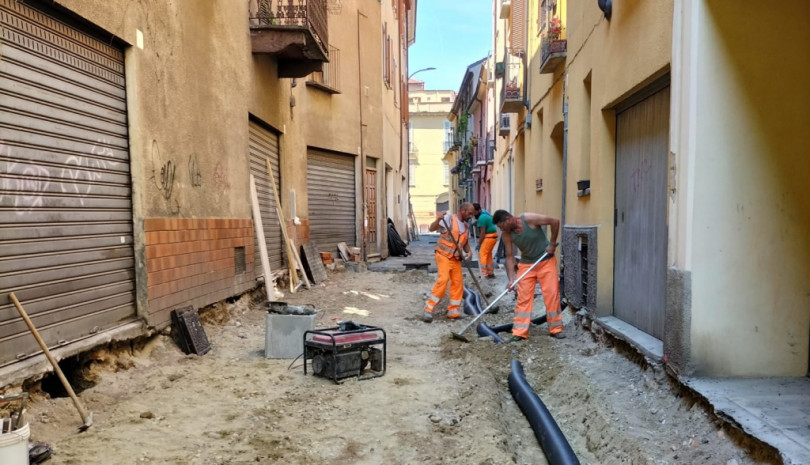 Via Salandri a Casale: proseguono i lavori per la posa dei cubetti di luserna